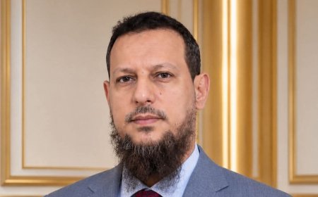 محافظ عدن يعزي أسر ضحايا حادث الإنفجار بمعسكر العمالقة ويوجه بمعالجة الجرحى وفتح تحقيق عاجل