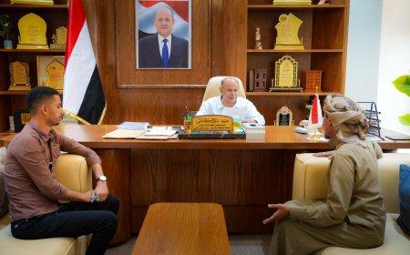 الخنبشي يلتقي لجنة متعاقدي المحاكم ويؤكد اهتمام السلطة المحلية بمعالجة قضاياهم