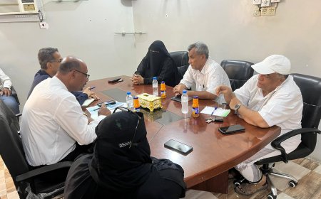 اجتماع في المكلا يناقش موقع وضوابط إنشاء مخيم سكني للمهمشين والنازحين