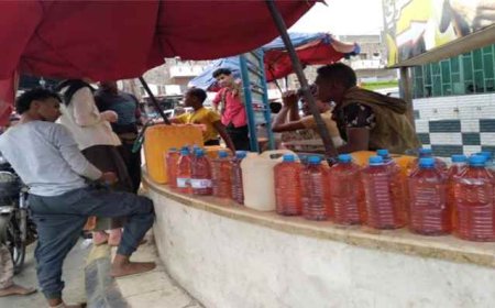 بعد 48 ساعة فقط.. باعة البنزين العشوائيون يحتلون شوارع لحج مجدداً