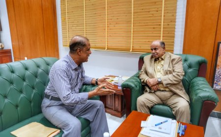 الخنبشي يلتقي المدير العام لمكتب وزارة الإعلام بوادي وصحراء حضرموت