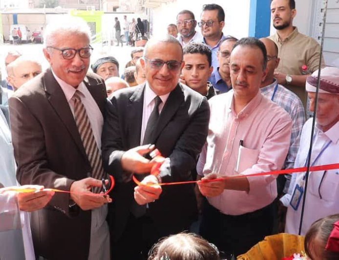 وزير الصحة يفتتح مركز القلب الخيري بعدن ويدشّن مخيم القسطرة القلبية