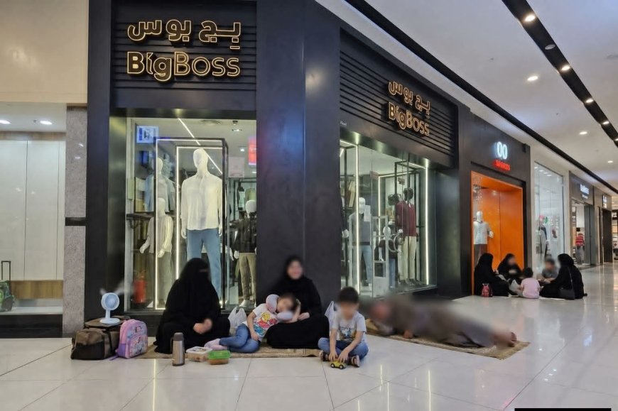 عائلات في عدن تلجأ إلى أحد المراكز التجارية هرباً من هذا الأمر