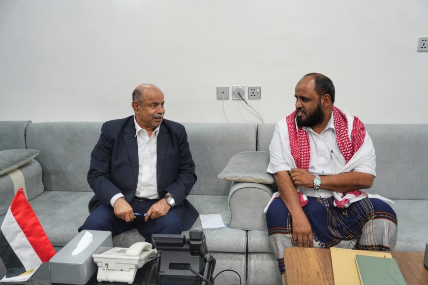 الخنبشي يبحث احتياجات مديرية الديس الشرقية ويوجه بمعالجات ميدانية