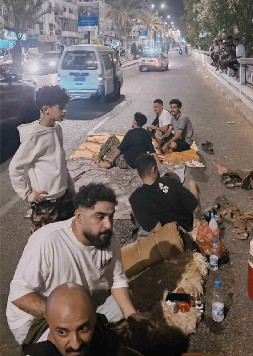 فرش ووسائد في الشوارع.. احتجاج سلمي لمواجهة أزمة الكهرباء بعدن
