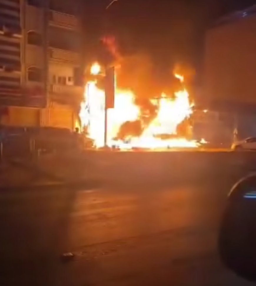 اخماد حريق ضخم بعدن دون تسجيل أي خسائر بشرية