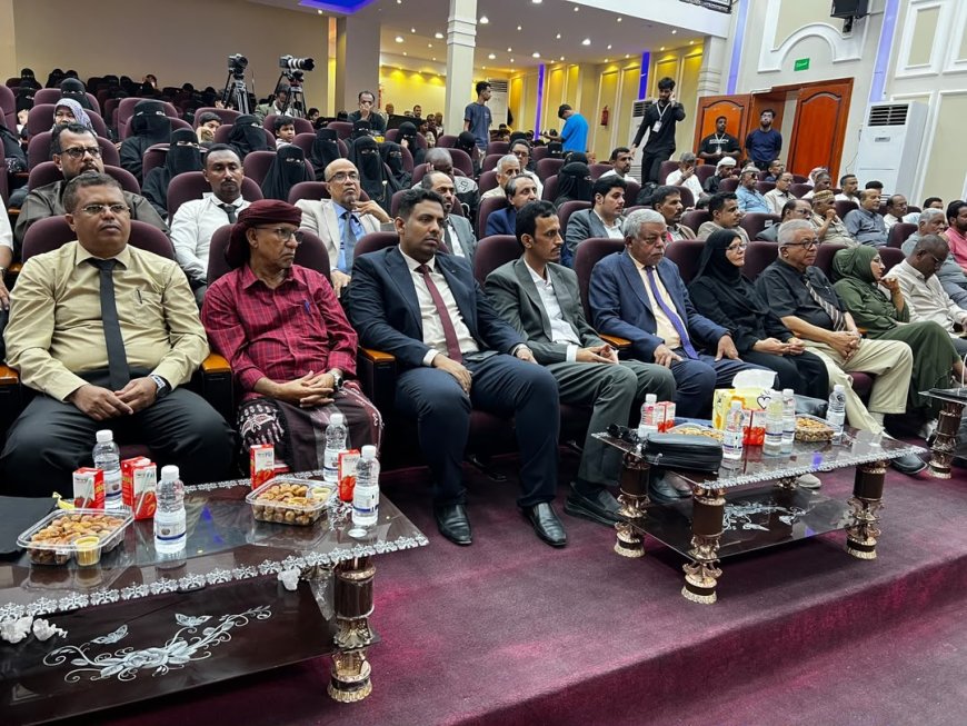 الوكيل الجيلاني يشهد حفل تخرج الدفعة الأولى من ماجستير الإدارة الصحية بالمكلا