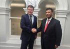 العليمي ومسؤول بريطاني يناقشان جهود السلام وتعزيز الشراكة بين البلدين
