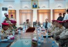 الخنبشي يعقد لقاءً موسعاً بقيادة المنطقة العسكرية الثانية ويؤكد أهمية وحدة القرار العسكري