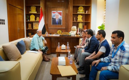 الخنبشي يبحث مع الغذاء العالمي توسيع المساعدات الإنسانية في حضرموت