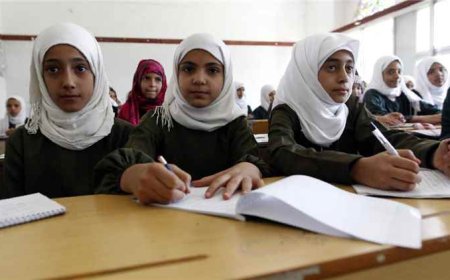 إغلاق مصنع الكراريس الوحيد ينذر بارتفاع أسعار المستلزمات المدرسية
