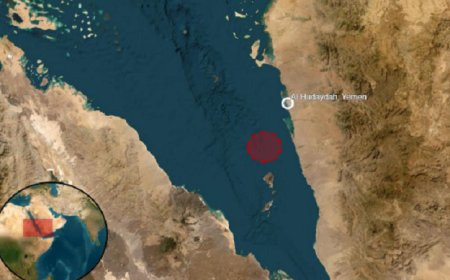 هجوم مسلح يستهدف سفينة تجارية في البحر الأحمر قبالة الحديدة