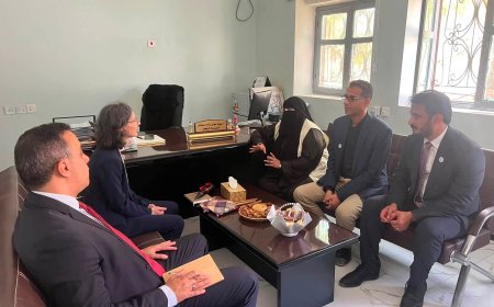 مدير عام الشؤون الاجتماعية والعمل بساحل حضرموت والسفيرة الفرنسية يطلعان على اوضاع مركز التوحد بالمكلا