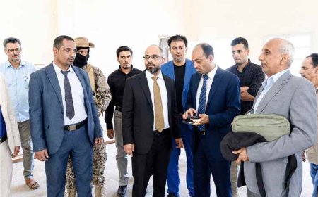 وزير الاتصالات يطلع على أوضاع هيئة البريد والتوفير البريدي في عدن