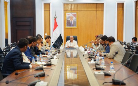 الخنبشي يترأس اجتماعاً موسعاً ويؤكد رفع الجاهزية لمواجهة التهديدات ودعم جهود استعادة الدولة