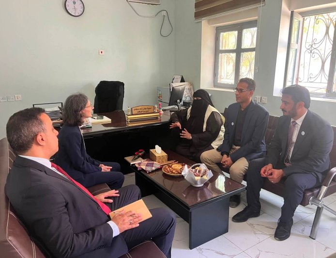 مدير عام الشؤون الاجتماعية والعمل بساحل حضرموت والسفيرة الفرنسية يطلعان على اوضاع مركز التوحد بالمكلا
