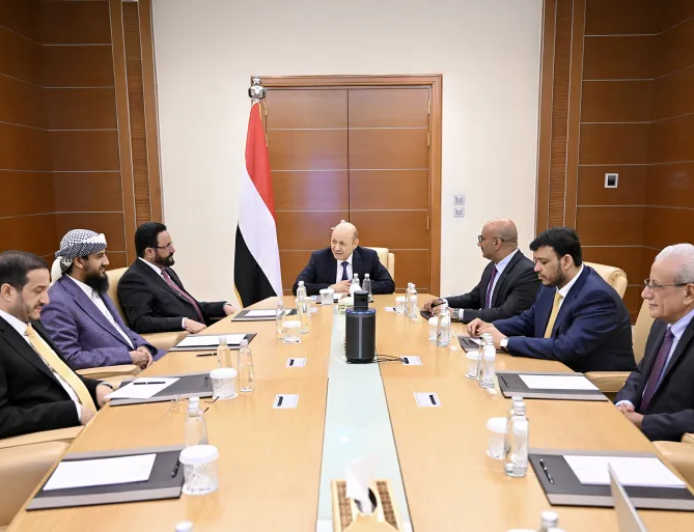 مصادر: توافق داخل مجلس القيادة على آلية جديدة للقرارات الرئاسية