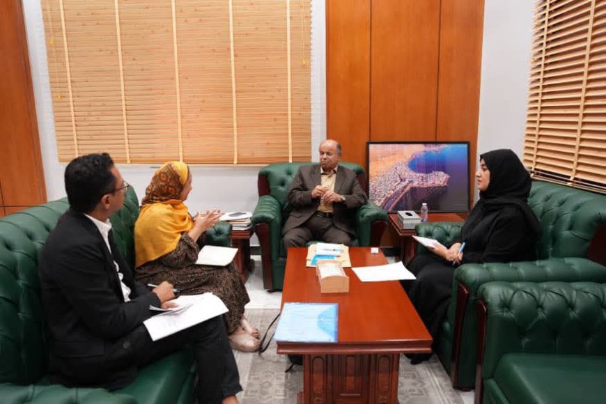 الخنبشي يطلع على برامج مركز (CIVIC) لتعزيز حماية المدنيين وبناء قدرات الأجهزة الأمنية بحضرموت
