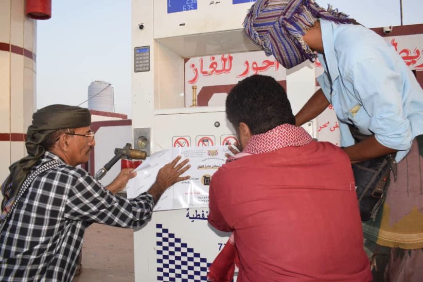 اللجنة الميدانية لتثبيت أسعار الغاز في أبين تواصل نزولاتها