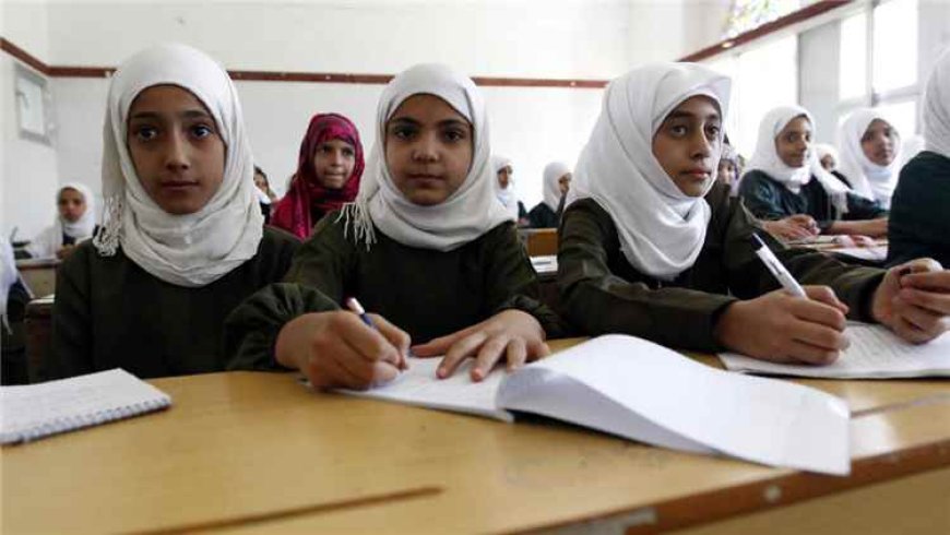 إغلاق مصنع الكراريس الوحيد ينذر بارتفاع أسعار المستلزمات المدرسية