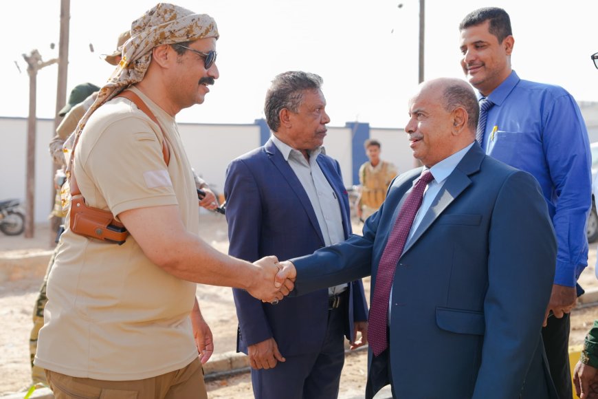 الخنبشي يفتتح ويسلم مشاريع تطويرية ومركبات أمنية لإدارة أمن وشرطة ساحل حضرموت