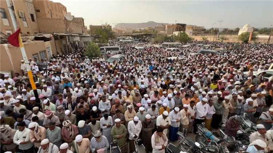 موكب جنائزي مهيب في تريم لتشييع الشيخ المفتي علي بكير باغيثان