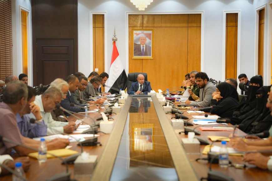 الخنبشي يشدد على تحسين الخدمات ورفع كفاءة الأداء التنفيذي في حضرموت