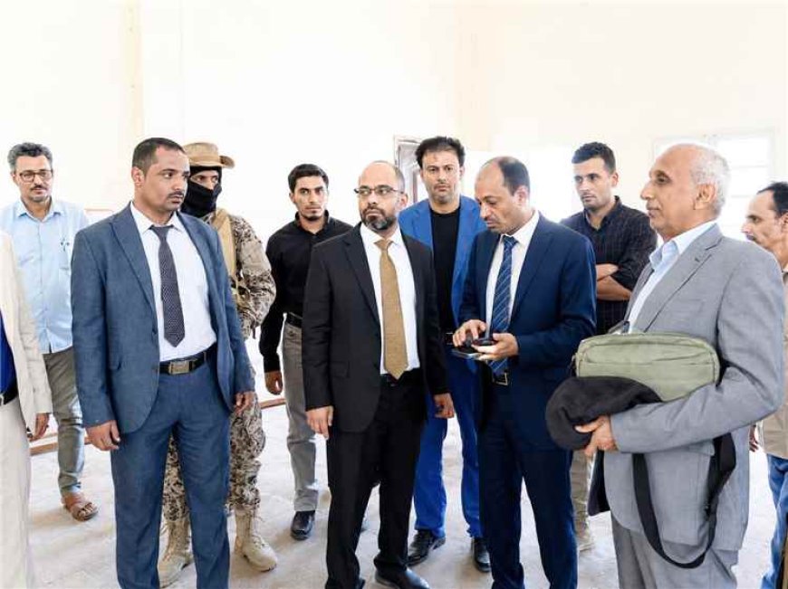 وزير الاتصالات يطلع على أوضاع هيئة البريد والتوفير البريدي في عدن