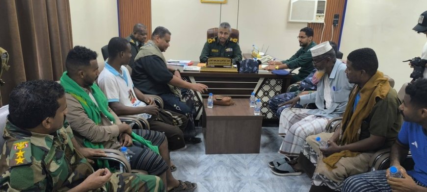 عقب حادثة التقطع.. الجابري يلتقي أبناء الشرج ويؤكد تعزيز الأمن في المكلا