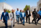 الخنبشي يوجه برفع الجاهزية وتعزيز الحماية في مطار الريان وميناء المكلا