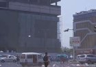 رياح نشطة تجتاح عدن.. تحذيرات من اللوحات والهياكل غير المثبتة
