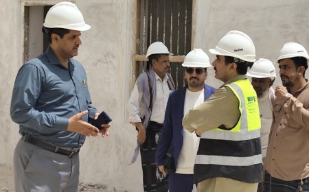 الكثيري يطلع على سير العمل في مشروع إعادة تأهيل قصر السلطان القعيطي