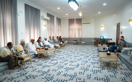 خلال لقائه مجلس آل كثير.. الخنبشي يدعو لتعزيز الاصطفاف الوطني والمجتمعي