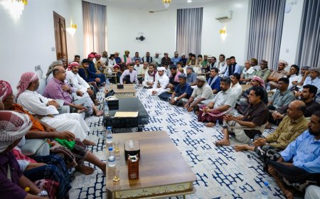 الخنبشي يؤكد خلال لقائه حلف قبائل حضرموت أهمية توحيد الرؤى لخدمة المحافظة