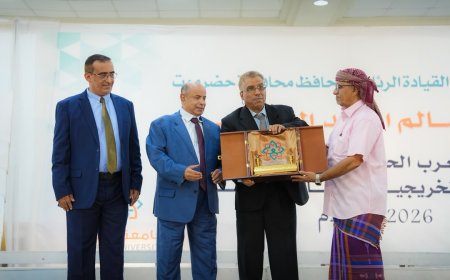 بحضور الخنبشي.. جامعة العرب تحتفي بتخرج 190 طالباً وطالبة في المكلا