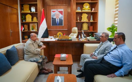 الخنبشي يبحث مع وزارة التعليم العالي تحديات الجامعات واحتياجاتها في حضرموت