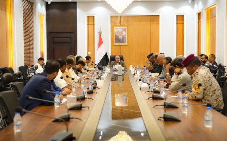 الخنبشي يوجه بتجفيف مسارات التهريب ووقف التدخلات في أعمال المنافذ والجمارك