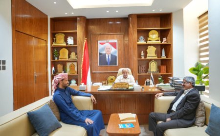 الخنبشي يناقش أوضاع منفذ الوديعة وجهود تطوير العمل ومكافحة التهريب
