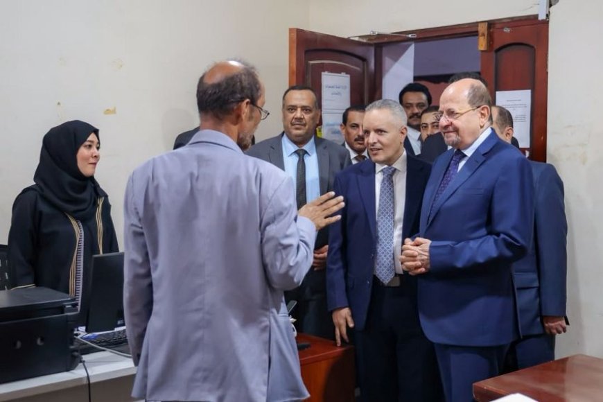 الزنداني يوجه بإعداد سياسة اجتماعية وطنية متكاملة خلال زيارته لوزارة الشؤون الاجتماعية