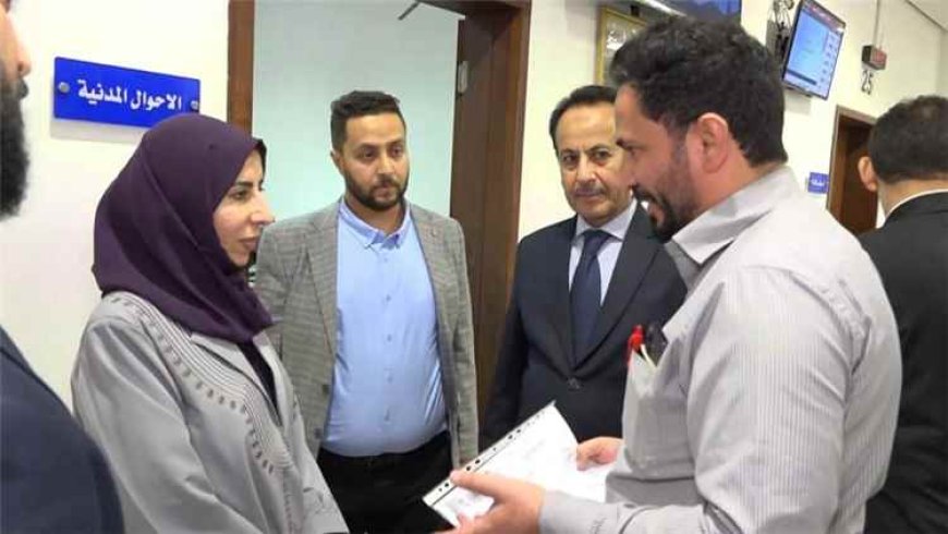 وزيرة الخارجية تتفقد سفارة بلادنا في الرياض وتوجه بتحسين الخدمات للمغتربين اليمنيين