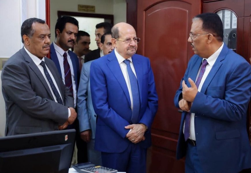 رئيس الوزراء يوجه رسالة حاسمة بشأن التهريب خلال زيارته لمصلحة الجمارك