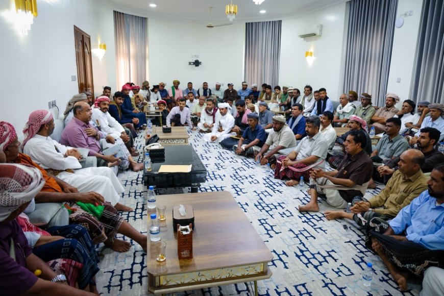 الخنبشي يؤكد خلال لقائه حلف قبائل حضرموت أهمية توحيد الرؤى لخدمة المحافظة