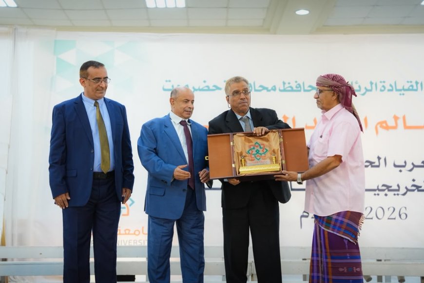 بحضور الخنبشي.. جامعة العرب تحتفي بتخرج 190 طالباً وطالبة في المكلا
