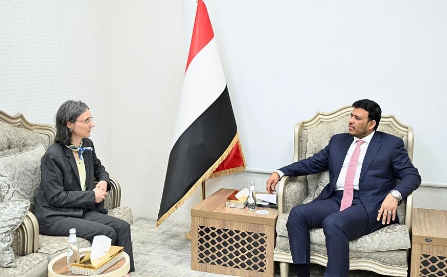 خلال لقائه السفيرة الفرنسية.. العليمي يدعو لتحرك دولي أكثر حزماً لمواجهة تهديدات الحوثيين