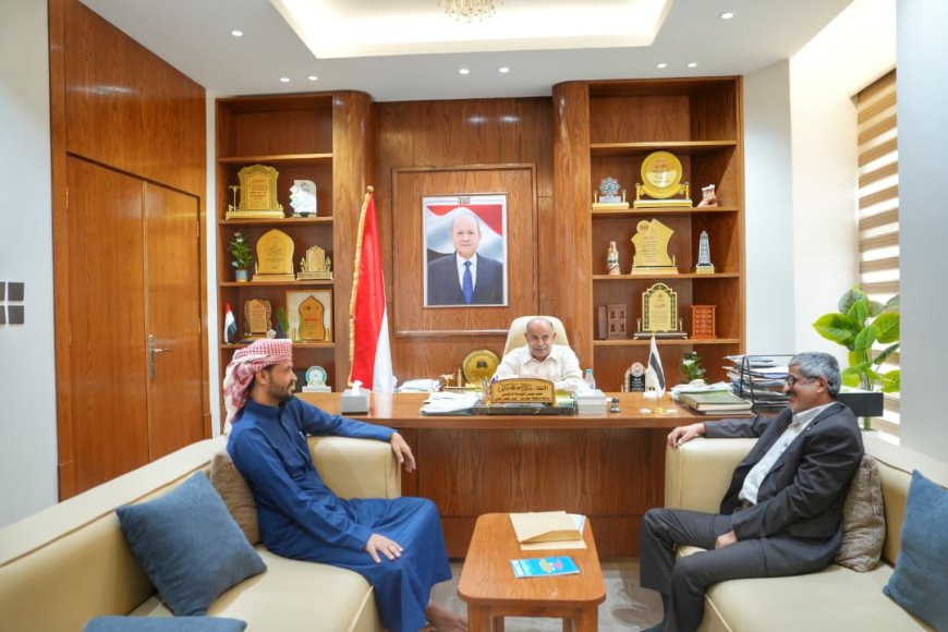 الخنبشي يناقش أوضاع منفذ الوديعة وجهود تطوير العمل ومكافحة التهريب