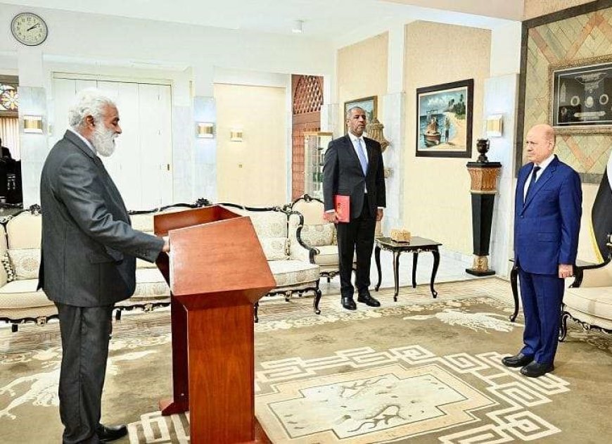 وزير التخطيط والتعاون الدولي يؤدي اليمين الدستورية أمام رئيس مجلس القيادة الرئاسي