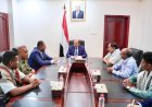 خلال لقائه قيادات من الوازعية.. الزنداني يؤكد وقوف الحكومة إلى جانب القوات المسلحة