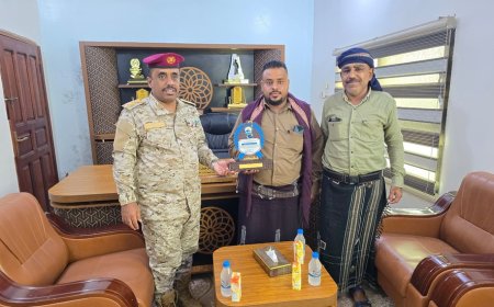 خفر السواحل بحضرموت يكرّم مبادرات شبابية أسهمت في تعزيز سلامة الشواطئ