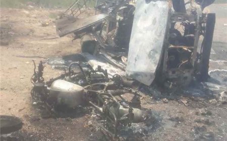 الحـ.ـوثيون يقصفون سيارات مدنية تقل نازحين في تعز