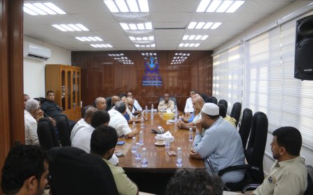 تحرك لتنشيط ميناء المكلا.. الرباكي يجتمع بالوكلاء الملاحيين ويبحث معالجة المعوقات